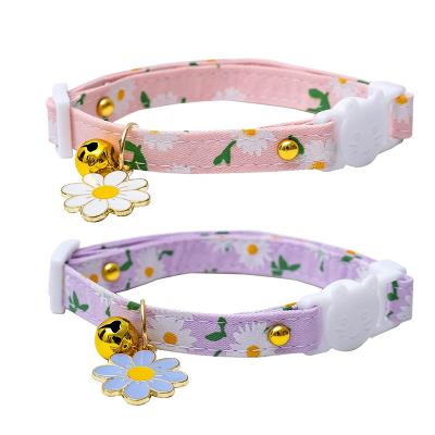 China Stocked Factory Amazon Custom Hot Selling Cats And Dogs Small And Medium Pet Cat Dog Collar With Bell And Daisy Pendant for sale