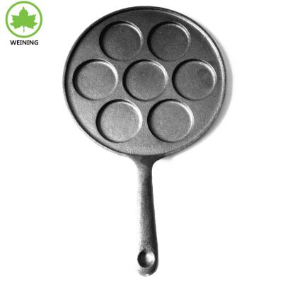 China Sustainable Kitchen Cast Iron Preseasoned Bakeware Egg Frying Pan With Wooden Handle for sale