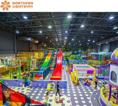 China Niños Interactivo Indoor Parque de juegos de plástico de doble tobogán equipo de parque en venta