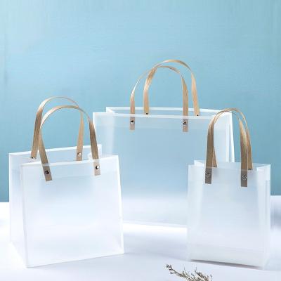 China Customizable logoPP folding transparent matte plastic leather tube rope portable shopping plastic packaging bag for sale