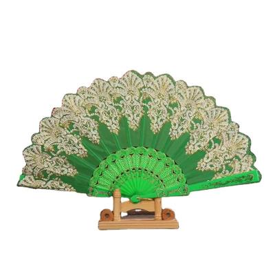 China Factory Wholesale Handwork Handwork Wedding Gift Chinese Style Craft Fan Retro Cloth Gold Plastic Hand Held Chinese Folding Fan for sale