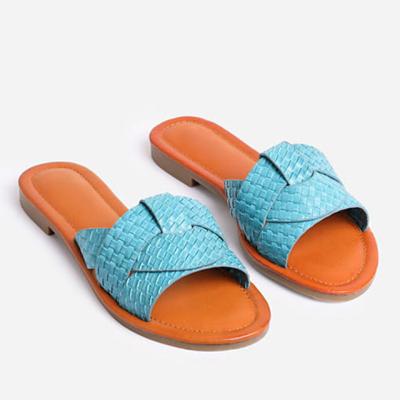 China Fashion Trend Women's Flat Slippers Summer Beach Shoes Lady Casual Light Elegant Women Slide Slippers for sale