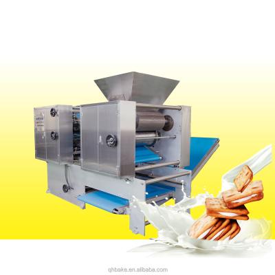 Cina Automatic cracker biscuit making machine soft hard biscuit forming machine equipment in vendita