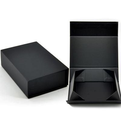 China Recyclable Custom Gift Packaging Foldable Magnetic Gift Box With Ribbon Closure for sale