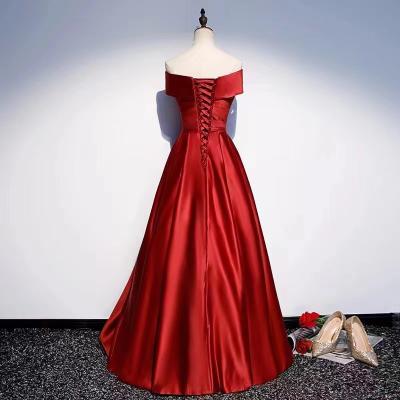 China Rotes, romantisches, mit Blumen besticktes Abendkleid zu verkaufen