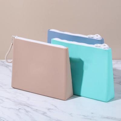 China Soft and Durable Silicone Cosmetic Bag Customized Color for On-the-Go Makeup for sale