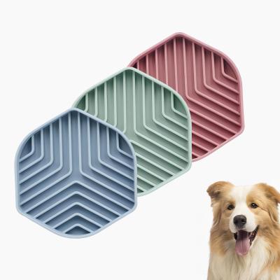 China Pet Silicone Treat Dog Lick Mat mit Saug langsamer Fütterung Schüssel für bestückte Haustier zu verkaufen