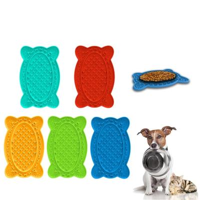 China Grado alimenticio de silicona distracción de mascotas Patas de gato Pad de alimentación lenta para perros con ventosas en venta