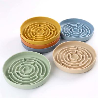 China Custom Logo Pet Bowls Fütterungen Rund Labyrinth Silikon langsame Fütterung mit gefüllten Saugmatte zu verkaufen