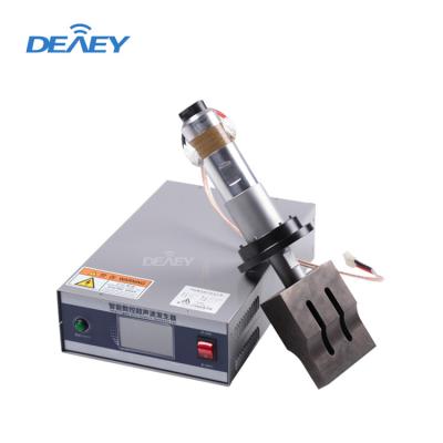 China 20k 20k2000w 2600w System Plastic Welder 20khz 2000W Pvc Handheld Ultrasonic Plastic Welding Generator for sale