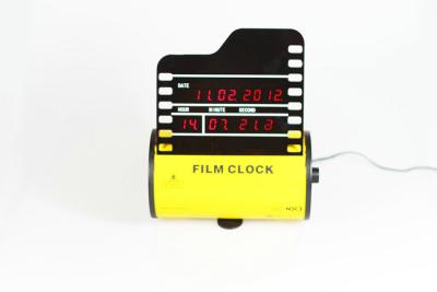 Chine Mini horloge de film de petit pain de quartz, horloge de film de cylindre en métal jaune à vendre