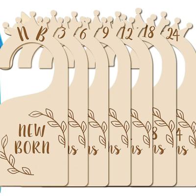 China Kindergarten Kids Hanger EN71 24 Months Cloth Organizer Baby By Age Infant Nursery Wardrobe Divider Gift for Newborn Baby Shower Bedroom Wooden Decoration for sale