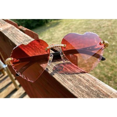 China Fashion sunglasses bling the pink heart sunglasses unisex luxury heart sunglasses heart sunglasses for sale