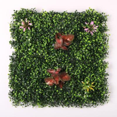 China Minimalist Faux Boxwood Leaf Fence Panel Green Outdoor Artificial Wall for sale