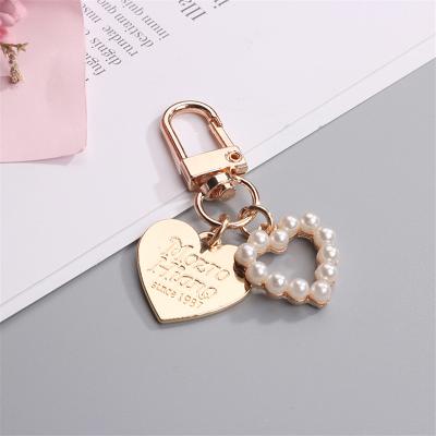 China Girl's 2021 New Fashion Accessories Shell Pearl Key Ring Heart Shaped Bag Key Chain For Airpods for sale