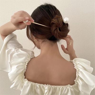 China Fashion New Delicate Metal Geometric Disc Pearl Hairpins Beads Ball Head Hair Sticks Long Headwear for sale