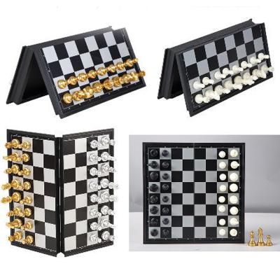 China High Quality Intellectual Strength Chess Set Set With Chessboard 32 Chess Pieces With Chessboard Gold Silver Magnetic Chess Set for sale