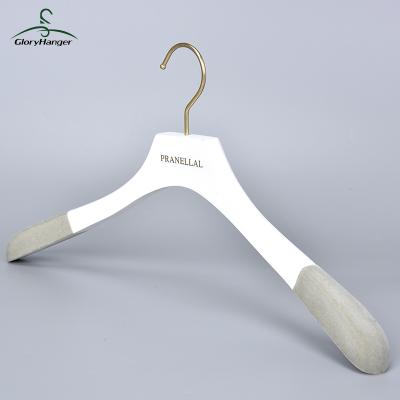 China Anti-Slip Luxury White Wooden Hanger With Gray Velvet Coated Shoulder And Gold Hook for sale