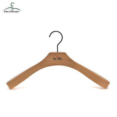 China Anti-Slip Luxury Wide Shoulder Natural Wood Coat Hanger with Black Powder Coated Staples and Hook for sale