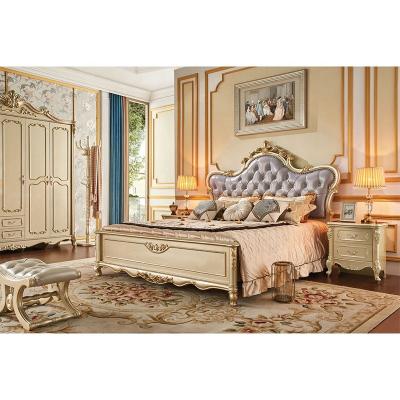 China EUROPEAN Italian Luxury Gold Wooden Bedroom Furniture For Home Used Royal Luxury Wooden King Size Bed Classic Design for sale