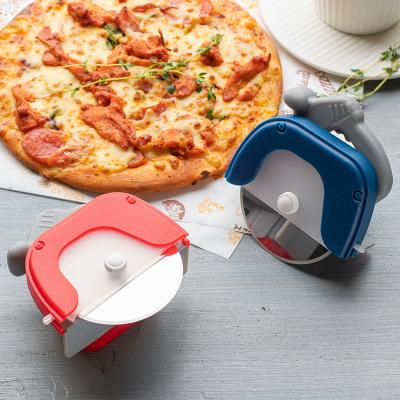 China 2021 new design sale plastic handle roller pizza cutter stainless steel pizza tools viable hot pizza knife for sale