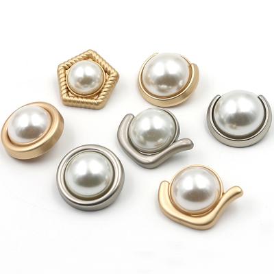 China Viable Wholesale High Quality Garment Accessories Decorations Handmade Pearl Button For Coat for sale