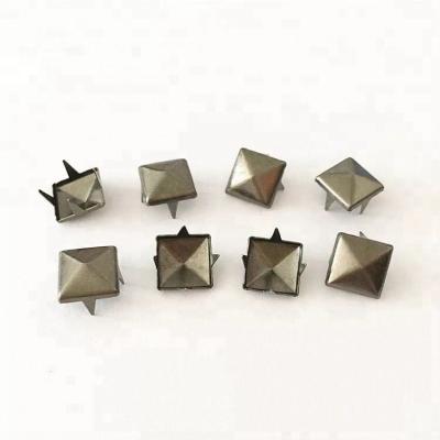 China High Quality Wholesale Pyramid Type Metal Claw Nail Rivet For Shoe Bags for sale