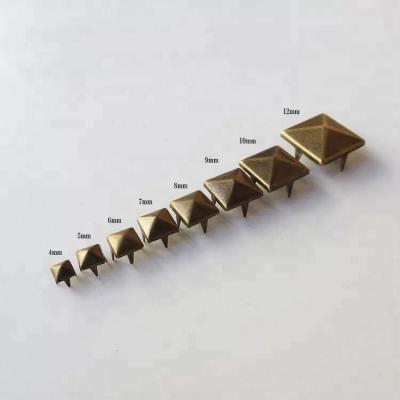 China High Quality Cheap Small Pyramid Claw Studs For Clothes / Bag , Shoes Claw Stud for sale