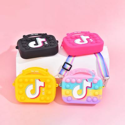 China Funny educational toy push bubble 2022 fashionable popit bag toys relaxing jumping purse toys TikTok bag silicone rainbow tik tok popit stir purse for sale