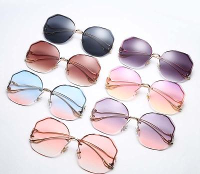 China Custom Rimless Butterfly Flower Sunglasses Cut-Edge Sunglasses Fashion Women's Round Retro Trendy Sunglasses for sale