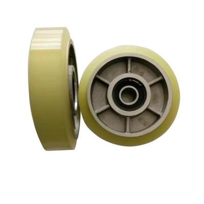 China Mitsubishi Industrial Escalator Accessories A Escalator Roller 135*33*6203 for sale