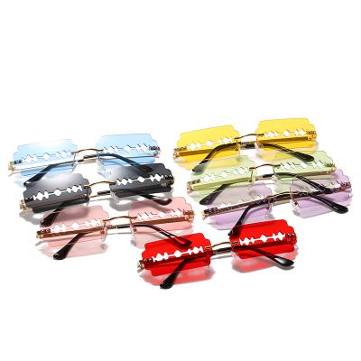 China 15 Years Experience Fashion Blade Modeling Cut Sun Glasses Cool Cut Rimless Sunglasses Trend To Shine Color Sunglasses for sale