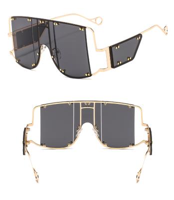 China 15 Years Experience Fashion Vintage Steampunk Oversized Square Sunglasses Women Men Shield Style Sunglasses Unique Lens Alloy Mirror for sale