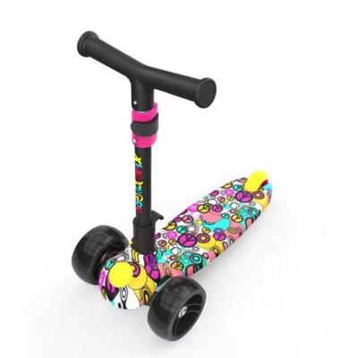 China Children three 3 years old foldable wheels height adjustable scooter above with flashing light child scooter XKG-009T for sale