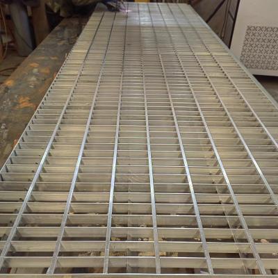 China Traditional hot dipped galvanized aluminum grating / heavy duty metal grating / various specification grating panels for sale