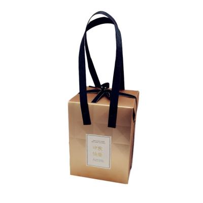 China Recycled materials wholesale gold white panel gift baguette paper bag small luxury food paper bags for cake for sale