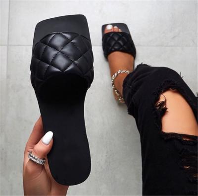 China Anti-Slippery Drop Shipping Low Heel Designer Square Toe Slippers Beach Slipper For Woman Black Ladies Slippers for sale