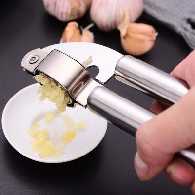 China Viable Professional Wholesale Tool Stainless Metal Garlic Ginger Garlic Press Peeler Home Kitchen Quality Manual Crusher for sale