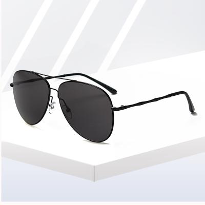 China 2021 Classic Men Metal Frame Sunglasses Pilot Trendy Big Frame Sun Women Pilot UV400 Glass for sale