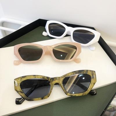 China Wholesale Anti Retro Square Green Cat Eye Sunglasses Women Luxury Thick Black Eyewear Vintage Style UV400 Fashionable for sale