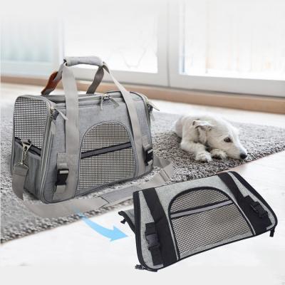 China Breathable Pet Carrier Crossbag Handbag Large Capacity Pet Carrier For Car Used With Car Safe Belt for sale