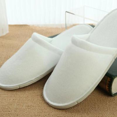 China Wholesale White Disposable Hotel B&B fashion trend trend nonwoven unisex slipper for sale