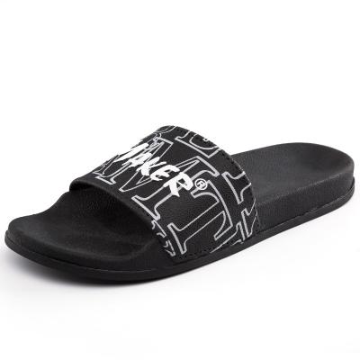 China Fashion trend men's outdoor slippers 2020 new summer fashion non-slip slippers beach flip-flops factory direct sales wholesale for sale