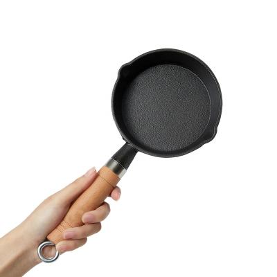 China General use for Thai Gas Stron cookware maker 10-16cm round cast iron and induction cooker cooking mini skillet with wooden handle for sale