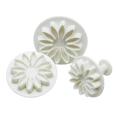 China Sustainable Sunflower Decorating Plunger Cutters Cake Mold Tool Kit For Baking for sale