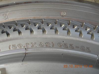 China Molde de acero del molde exacto 26 x 1,95 para el corte del torno del CNC del neumático de la bicicleta en venta