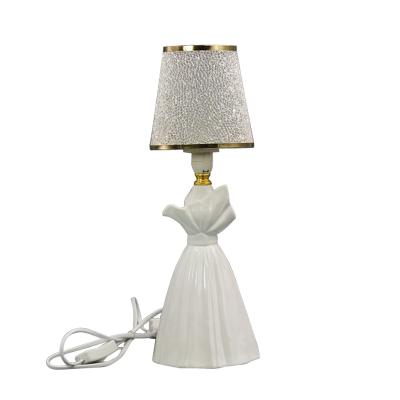 China Modern Design European Modern Reading Lamp Porcelain Ceramic White Table Lamp For Home Decor for sale