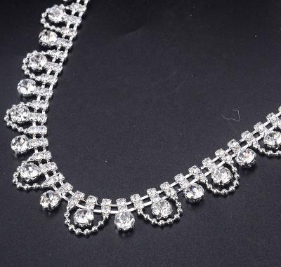 China Factory Supply Flatback Welding Claw Diamond Crown Chain Fancy Rhinestone Fashion Sweater Garment Narrow Dress Crystal Tassel Trimming for sale