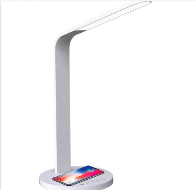 China Modern Eye-Friendly Desk Light Cordless Charger Lamp Bedside Lamp for Reading for sale