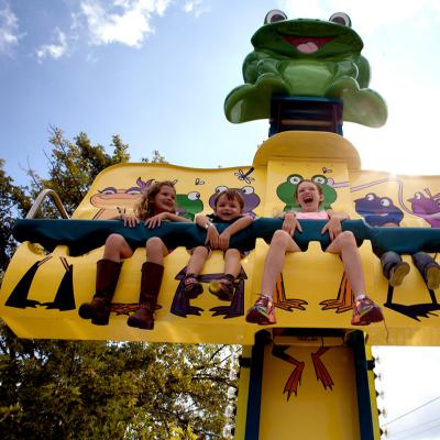 China FRP+steel Yamoo Amusement Park Kids Jumping Hopper Frog Drop Tower Climbs Mini Free Fall Tower Jumping Frog Ride for sale